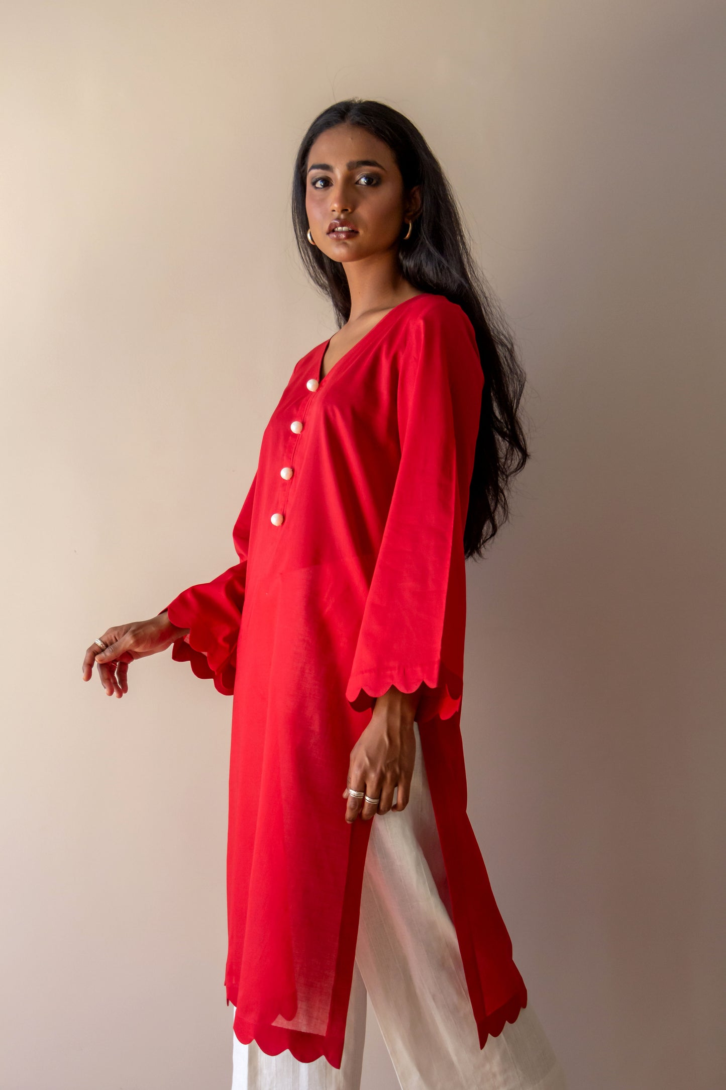 Red scalloped kameez